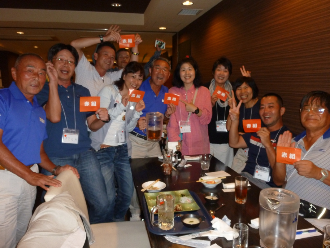 なないろ練習会後の交流会、赤組集合～～！！お酒も入ってちょっと赤ら顔！笑顔がステキです☆