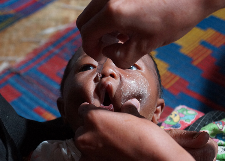 ミャンマーでのポリオワクチン接種