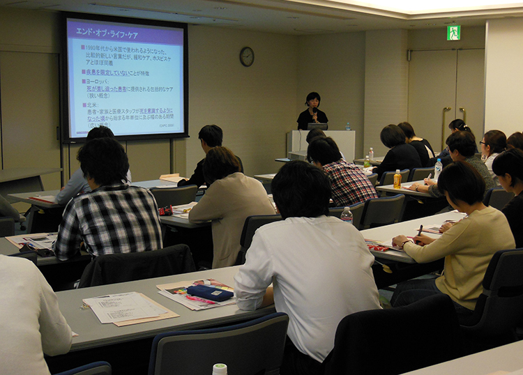 Training session for specialists providing psychosocial support held in Osaka