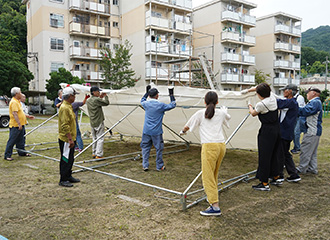 MODEL HOUSE参加者は入居先となる団地の自治体活動にも参加し、社会参加の機会を得たり、職業能力を習得します