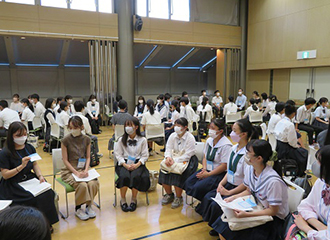 奨学生OB・OGとの交流会の様子
