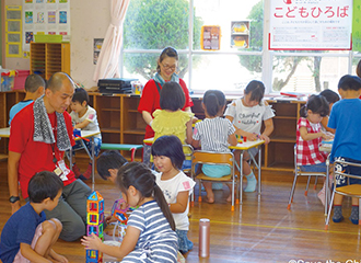 日本の災害被災地では、避難所などで「こどもひろば」を実施