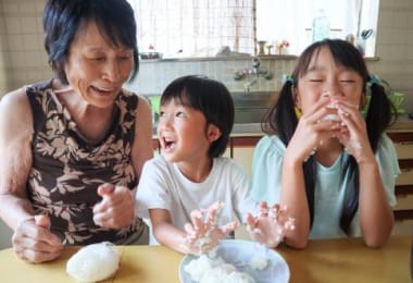 「おにぎりアクション」が、自分と世界の食や健康について考えるきっかけに。
