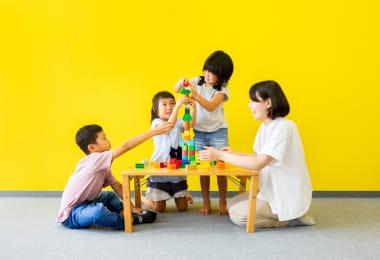 障がい、不登校、ひきこもりなど多様な状況にあるこどもや若者の支援を行っています