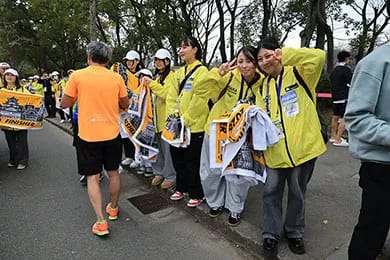 大阪城公園での活動風景